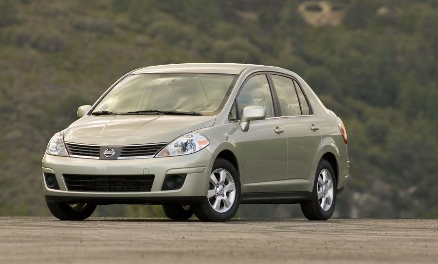  Nissan Tiida Sedan 2005 года  (фото 14 из 50)